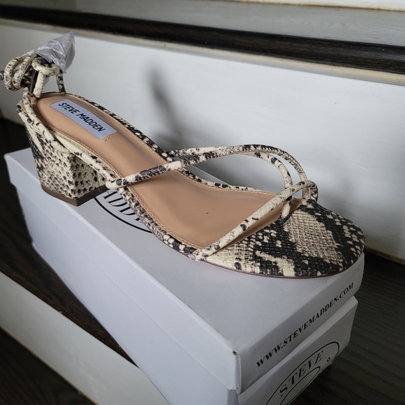 Steve Madden Lace up sandals - Picture 1 of 5